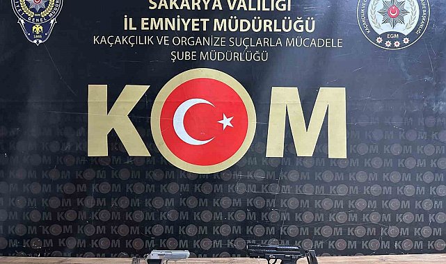 Sakarya'da silah kaçakçılığına darbe: Çok sayıda silah ve mühimmatı ele geçirildi, 4 gözaltı