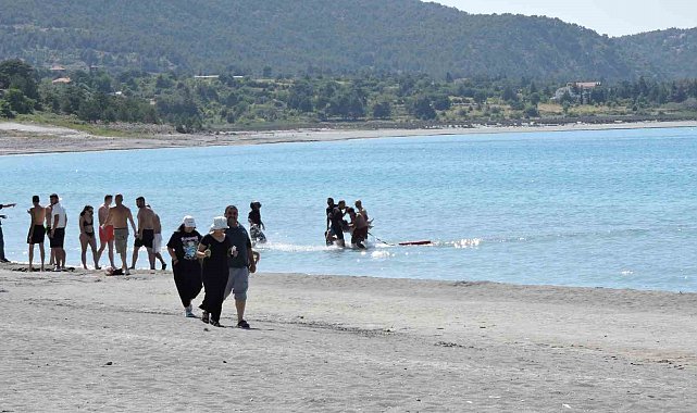 Salda Gölü'nde can pazarı: Genç kız ölümle burun buruna geldi