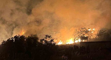 Samandağ'da evin bahçesinden alevler yükseldi