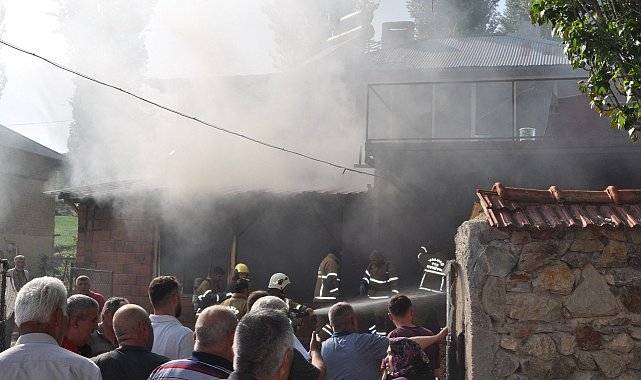 Samanlıkta çıkan yangın paniğe neden oldu