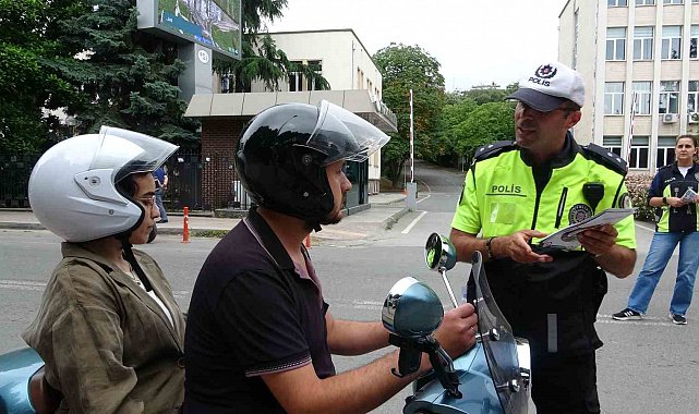 Samsun'da Dünya Motosiklet Günü'nde polislerden sürücülere "güvenli sürüş" uyarısı