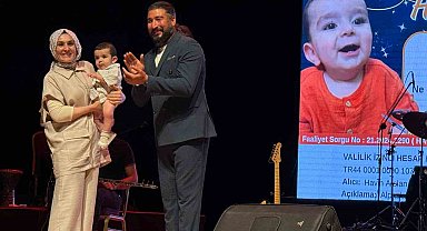 Sanatçı Üngür, Alpaslan bebek yararına konser verdi