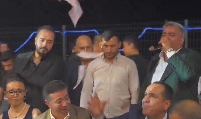 Şanlıurfa'da belediye başkanlarının düğünde para saçması tepki çekti