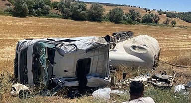 Şarampole yuvarlanan tırın sürücüsü yaralandı