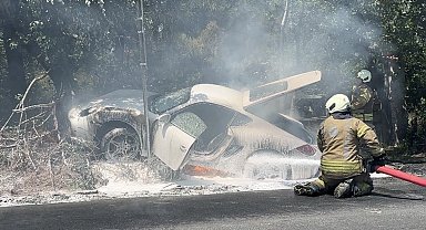 Sarıyer'de kaza yapan 10 milyon liralık Porsche alev aldı, sürücü son anda kurtuldu