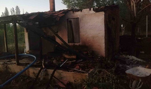 Şarkikaraağaç'ta bahçe evi yangında kullanılamaz hale geldi