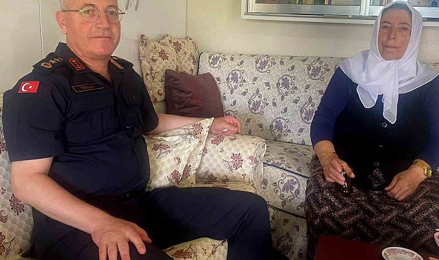 Şehit annesi evladının silah arkadaşlarını konuk etti