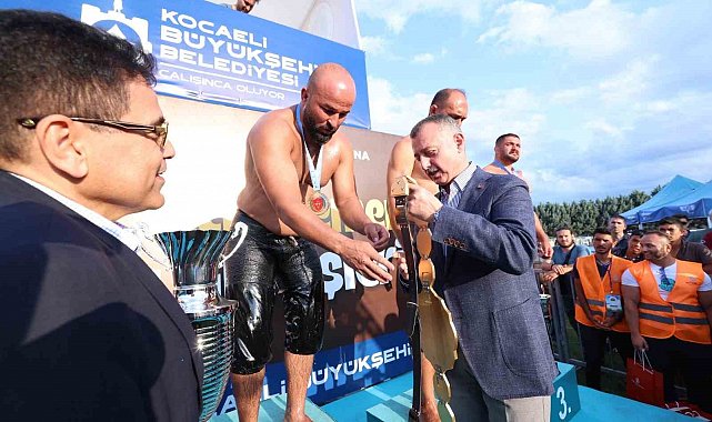 Sekapark Güreşleri'nin başpehlivanı Orhan Okulu oldu