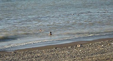 Sel suları ile kirlenen denizde yüzmek enfeksiyon riskini artırıyor