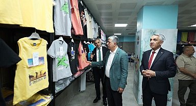 Sevgi Mağazası bayram öncesi çocukların yüzünü güldürüyor