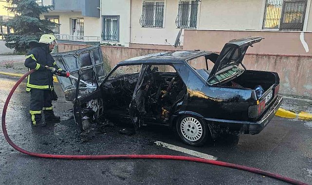 Seyir halindeki otomobil alev aldı