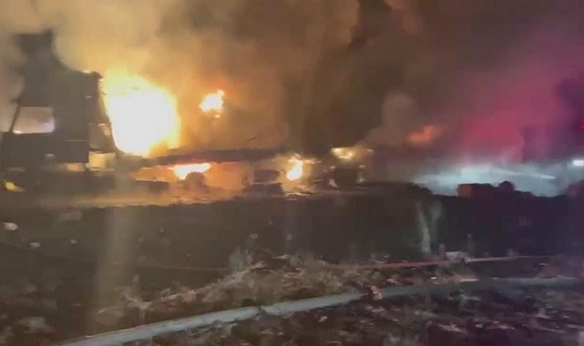 Seyir halindeki tır alev aldı