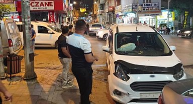 Siirt'te hafif ticari araç ile otomobil çarpıştı