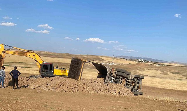 Siirt'te kamyon devrildi: 1 yaralı