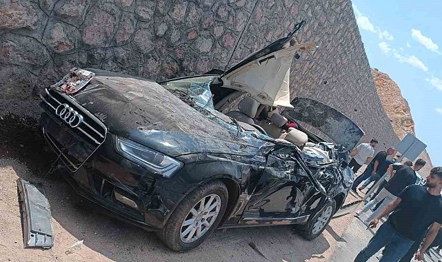 Siirt'te kamyon ile otomobil çarpıştı: 1 ölü, 4 yaralı