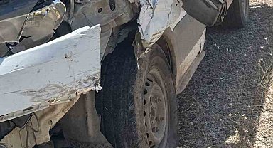 Siirt'te minibüs ile kamyonet çarpıştı: 1 yaralı