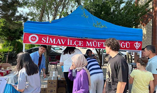 Simav Müftülüğünce YKS'ye giren öğrenciler için emanet ve su ikramı çadırı kuruldu