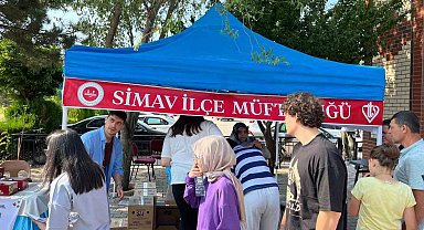 Simav Müftülüğünce YKS'ye giren öğrenciler için emanet ve su ikramı çadırı kuruldu