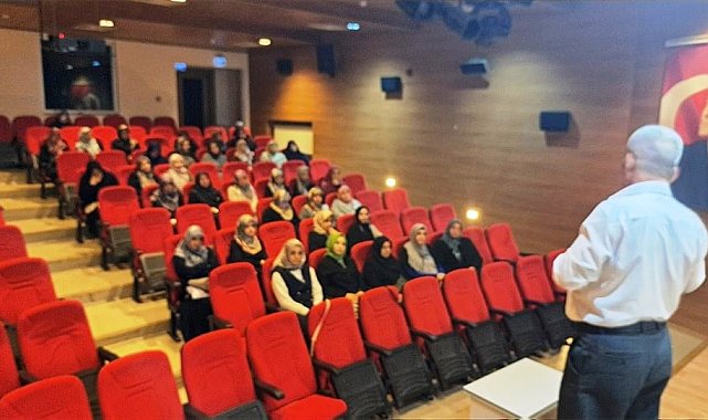 Simav'da bayan Kur'an kursu öğreticilerine seminer