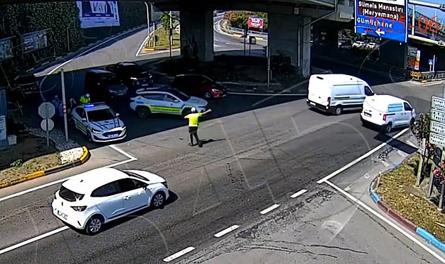 Sınava geç kalan öğrencilerin yardımına polis ekipleri yetişti