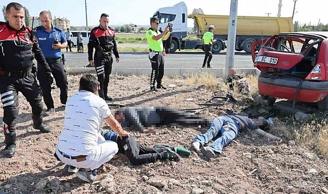 Sınava giden araçlar çarpıştı: 1 ölü, 4'ü ağır 10 yaralı