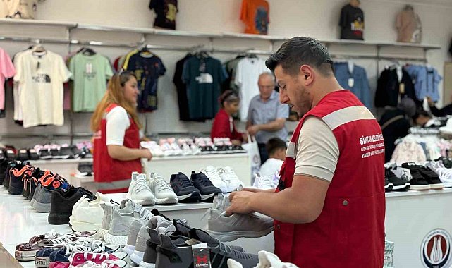 Sincan Belediye Başkanı Ercan çocuklara bayramlık hediye etti