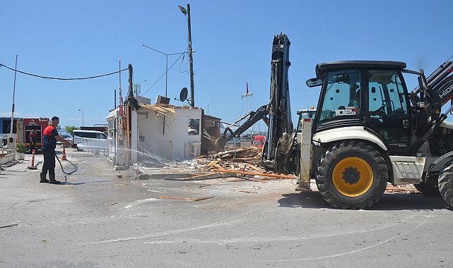 Sinop'ta mevzuata aykırı 5 kulübe yerinden kaldırıldı
