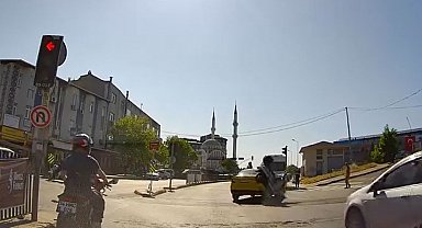 Şişli'de taksi ile çarpışan motosiklet sürücüsü yaralandı
