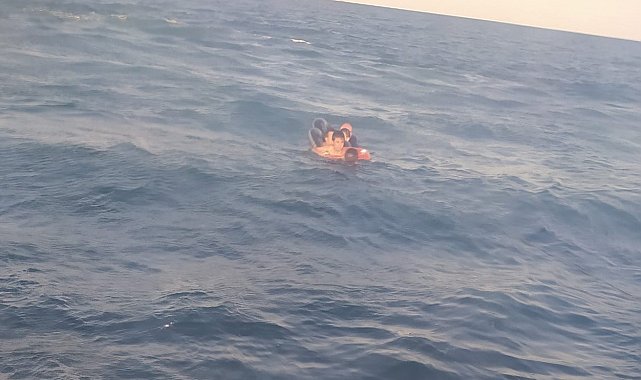 Şişme simit ile denizde sürüklenen baba ve 3 çocuğu kurtarıldı