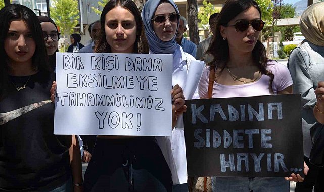 Sivas'ta kadınlar, 3 çocuk annesi Gonca Özdemir için yürüdü