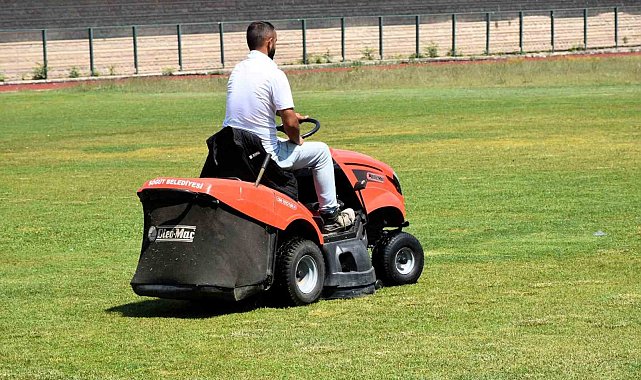 Söğüt'te çim biçme çalışmaları sürüyor