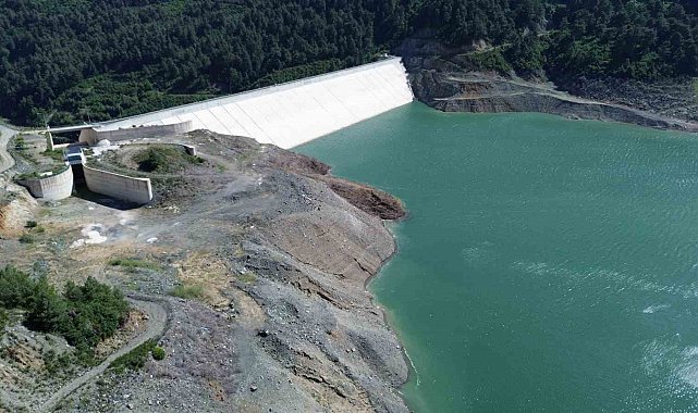 Son 65 yılın en kurak yılının yaşandığı Hatay'da kentin içme suyunu sağlayan barajda doluluk oranı yüzde 32'ye düştü