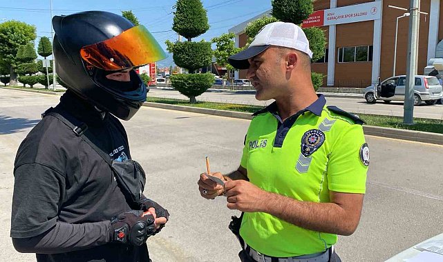 Sosyal medyada şov yapan sürücü polisten kaçamadı: Gözaltına alındı