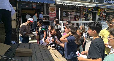 Şuhut'ta takdir belgesi alan öğrencilere ayakkabı sürprizi