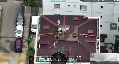 Sultanbeyli'de film gibi operasyon: Pencereden uyuşturucu atıp çatıya kaçtılar