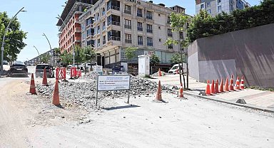 Sultangazi'de Eski Habipler Mahallesi'nde yağmur suyu hattı çalışması