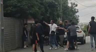 Sultangazi'de kimlik kontrolüne direnen alkollü şüpheli kadın polise saldırdı