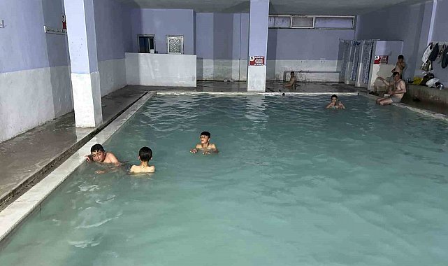Sünnet olan çocuklar şifayı kaplıcalarda arıyor