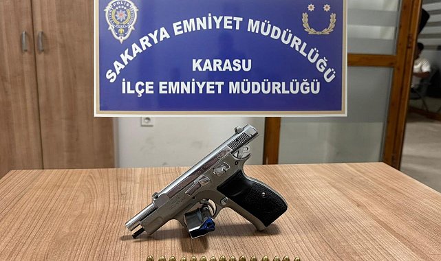 Şüphe üzerine durduruldu, üstünden ruhsatsız tabanca çıktı