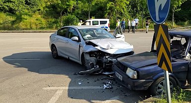 Sürücü camdan fırladı, o anlar güvenlik kamerasına yansıdı