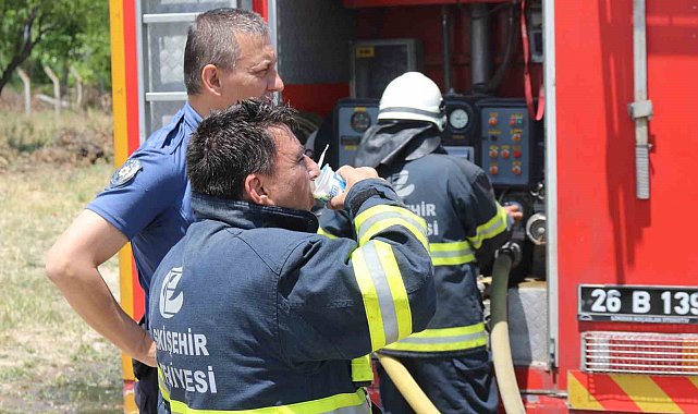 Süt fabrikasındaki paletler yandı: 1 yaralı