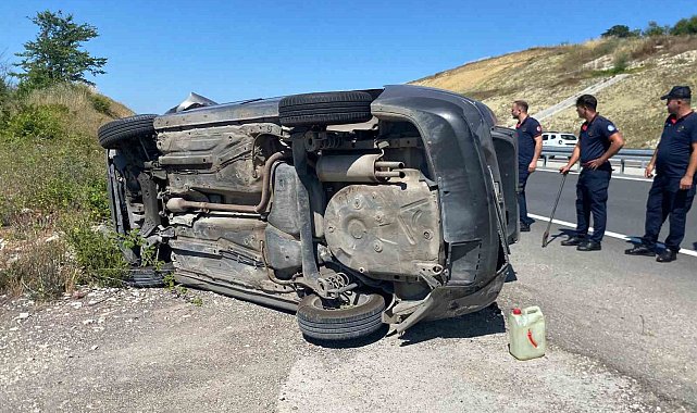 Takla atan otomobilden yara almadan kurtuldular