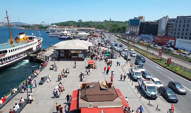 Tarihi Eminönü'nde bayram yoğunluğu