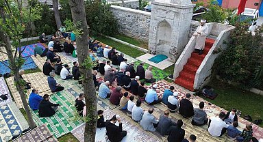 Tarihi namazgahta bayram namazı