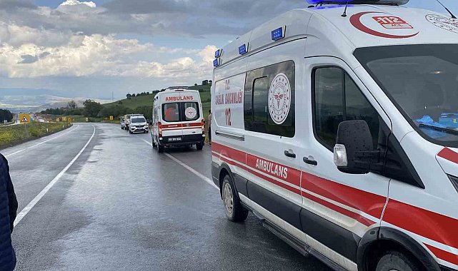 Tarlaya uçan otomobildeki 3 kişi yaralandı