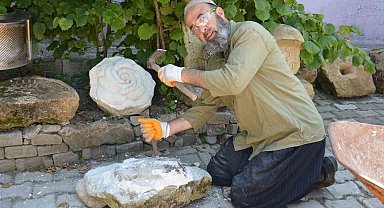 Taşlara kazınan bir tutku: Evinin bahçesini, Türk-İslam Eserleri Müzesi'ne çevirdi