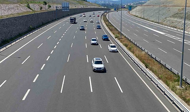 Tatilciler yolda, Kocaeli geçişinde yoğunluk yok