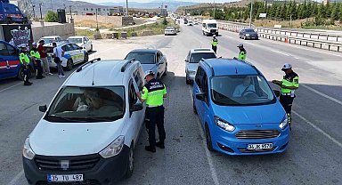 Tatilcilerin bayram yolcuğu başladı: 43 ilin geçiş güzergahında sıkı tedbir alındı