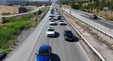 Tatilcilerin bayram yolcuğu sürüyor: 43 ilin geçiş güzergahında yoğun trafik