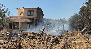 Tekirdağ'da çıkan yangın 2 eve sıçradı, 100 dönüm alan kül oldu